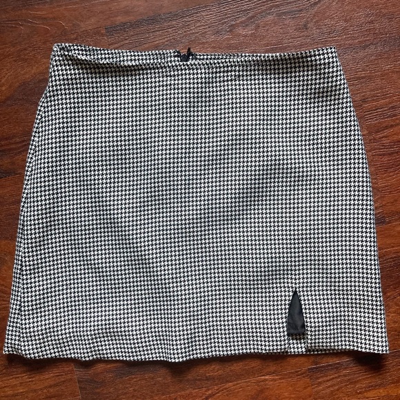 NWOT Houndstooth Mini Skirt - Picture 1 of 3